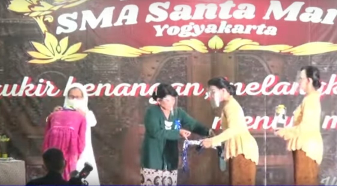 Wisuda Purnasiswi SMA Santa Maria Yogyakarta 2021 – 2022